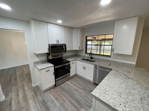 642 Curtis St, Fort Pierce FL 34983-1916 exterior