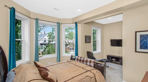 3935 Drake Ave, Chicago IL 60618-2219 exterior