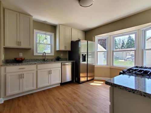 4130 84th St, Milwaukee, WI 53228-2307