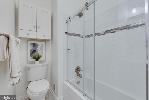 145 U St, Washington DC 20001-2338 exterior