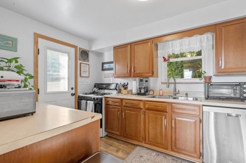 8145 Lindisfarne Dr, Pittsburgh PA 15237-2311 exterior