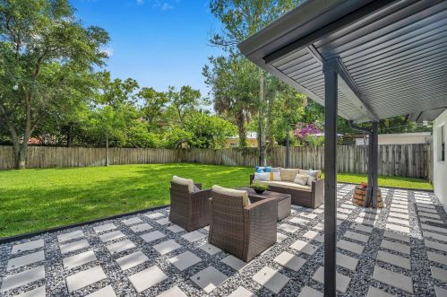 3912 Bay View Ave, Tampa FL  33611-1234 exterior