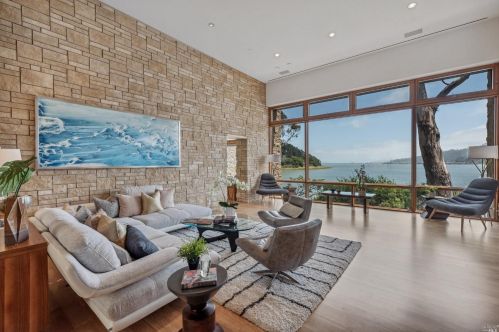 2 De Silva Is Dr, Mill Valley CA 94941-3004 exterior