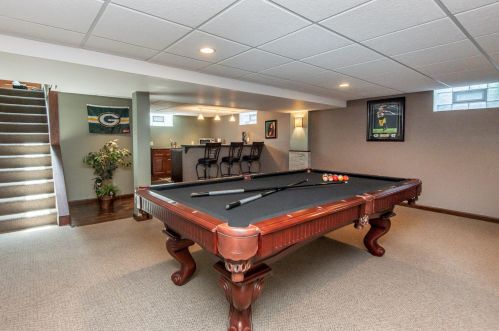 10021 Grantosa Dr, Milwaukee WI 53222-1325 exterior