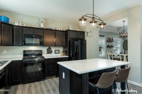 836 Sigsbee St, Grand Rapids MI 49506-2539 exterior