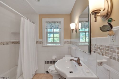 41 Scenic Dr, Parsippany NJ 07834-3315 exterior