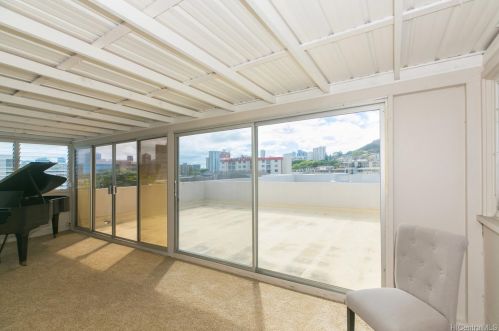 1452 Liholiho St, Honolulu HI  96822-4181 exterior