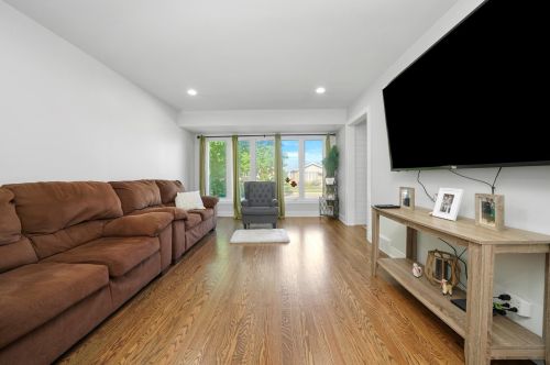 5606 Parkside Ave, Chicago IL 60646-6421 exterior