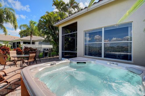 6947 Southport Dr, Boynton Beach FL 33472-6901 exterior