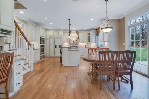 87 Frst Hl Dr, Farmington CT exterior