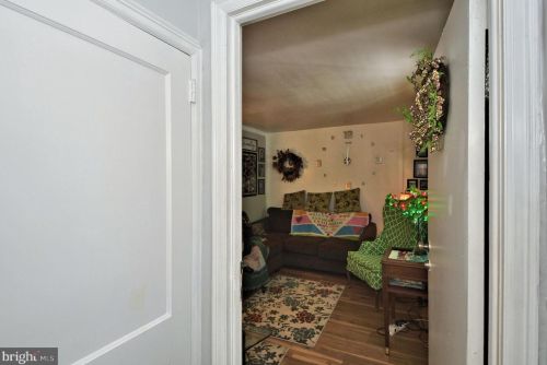 7221 Erdrick St, Philadelphia PA 19135-1014 exterior