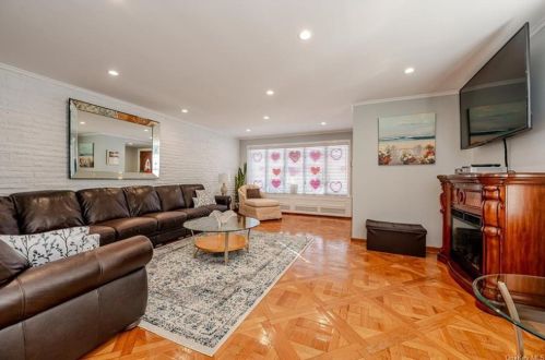 3327 Campbell Dr, Bronx NY 10465-1358 exterior