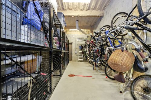 2050 Clark St, Chicago IL 60614-4763 exterior