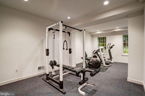 7621 Laurel Leaf Dr, Rockville MD 20854-1768 exterior