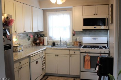 148 Columbus Ave, Hasbrouck Heights NJ 07604-1621 exterior