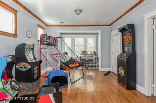 7029 Artesian Ave, Chicago IL 60629-1423 exterior