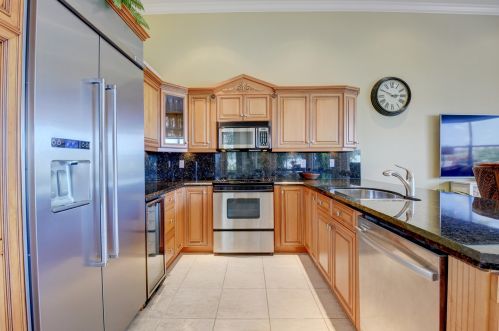 6947 Southport Dr, Boynton Beach FL 33472-6901 exterior