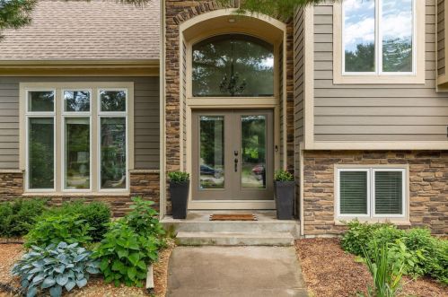 8932 Hunters Trl, Saint Paul MN  55125-9182 exterior