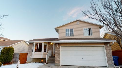 5229 Crus Corvi Rd, Taylorsville UT 84081-5214 exterior