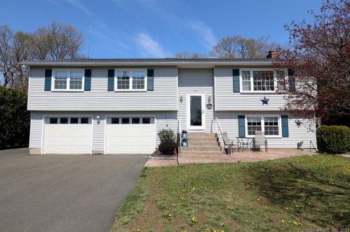 27 Broadleaf Cir, Windsor, CT 06095-1634