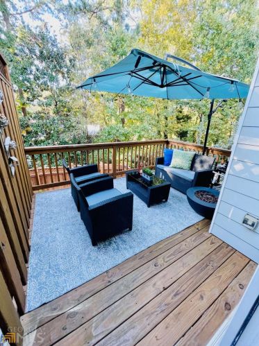 7690 Glisten Ave, Atlanta GA 30328-2498 exterior