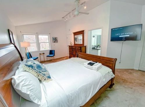 2743 Greenview Ave, Chicago IL 60657-4007 exterior