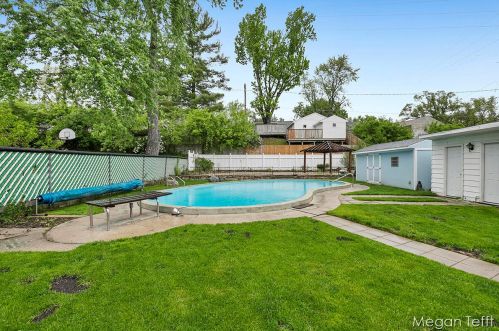 1355 Aberdeen St, Grand Rapids MI 49505-3824 exterior