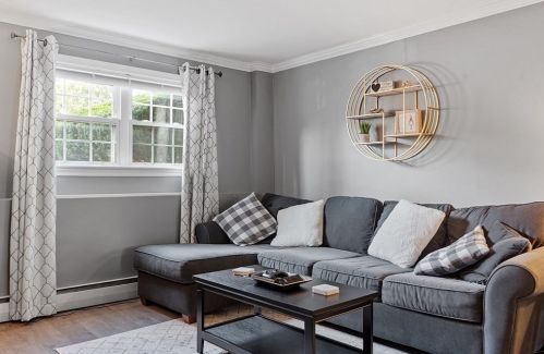 29 Arlington St, Woburn, MA 01801-5742