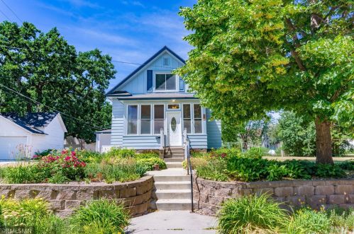 308 1st St, Chaska MN  55318-2905 exterior