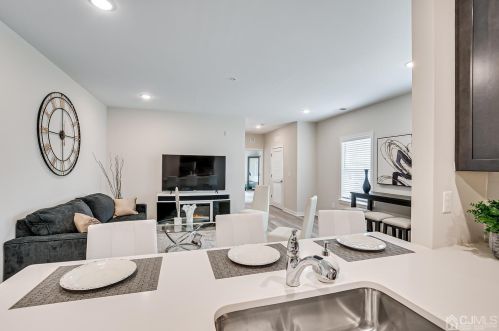 292 Central Ave, Edison NJ  08817-3115 exterior