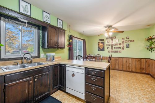 3229 Brookshire Dr, Grand Rapids MI 49508-2422 exterior