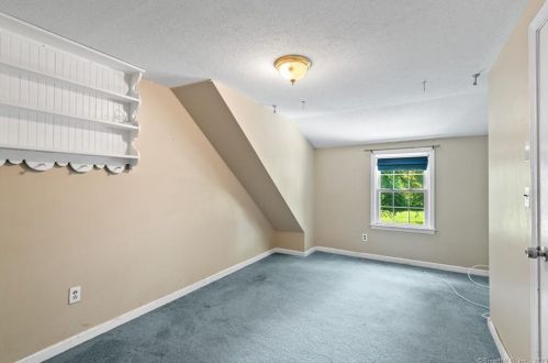 971 Farms Rd, Wallingford CT 06492-1807 exterior