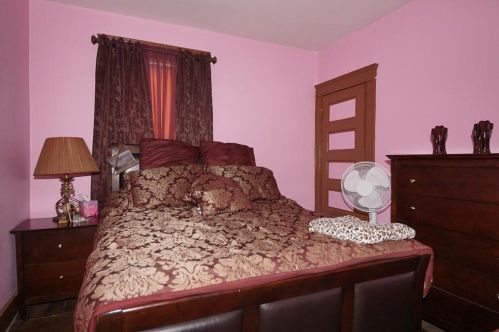 10 Bedford Ave, Worcester MA 01604-4739 exterior