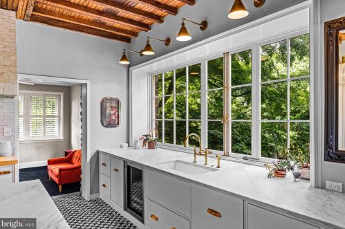 102 Chestnut Hill Ave, Philadelphia PA 19118-2715 exterior