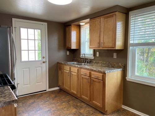 3805 Sunview Dr, Pittsburgh PA  15227-2634 exterior