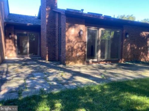 8108 Appalachian Ter, Rockville MD 20854-4050 exterior