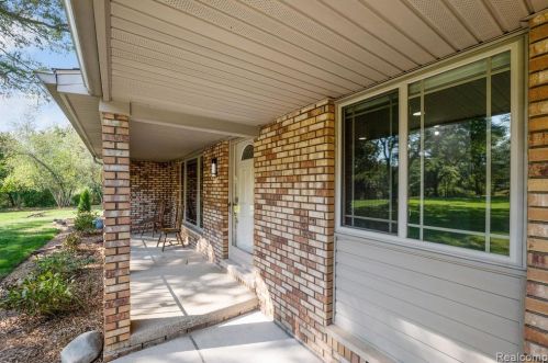 1255 Buell Rd, Rochester, MI 48306-1205