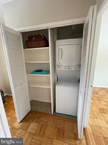 1418 Martha Custis Dr, Alexandria VA 22302-2028 exterior