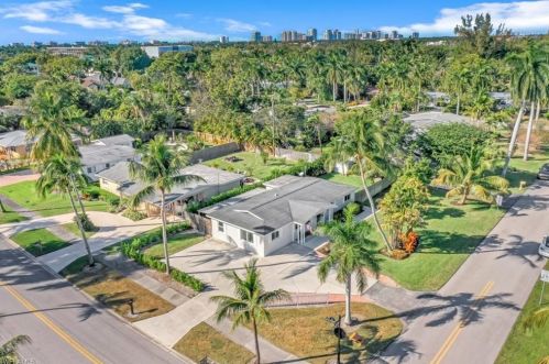 1091 22 Ave, Naples FL 34120-3429 exterior