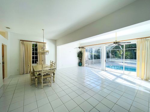 9437 Poinciana Ct, Fort Pierce FL  34951-2946 exterior