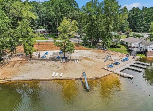 955 Lake Dr, Lithonia GA  30039-5747 exterior