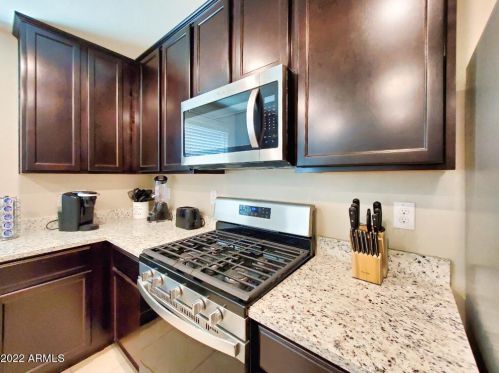 8057 Albeniz Pl, Phoenix AZ  85043 exterior