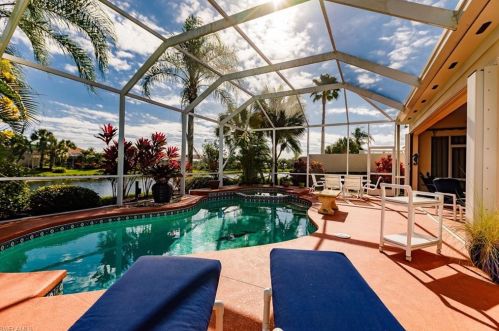 4300 Montalvo Ct, Naples FL 34109-1374 exterior