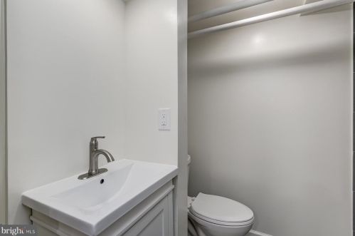 3912 Blackthorn St, Bethesda MD 20815-5056 exterior