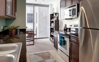 210 Wells St, Chicago IL  60606-1427 exterior