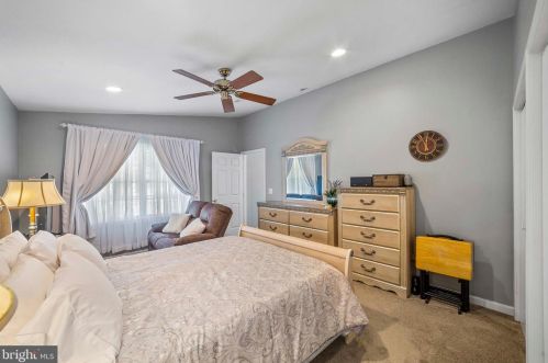 215 Main St, Pilesgrove NJ  08098-1043 exterior