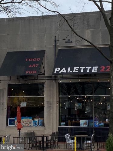 2406 Dearing St, Alexandria VA 22302-1806 exterior