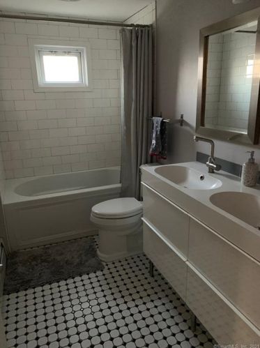 87 Hawley Ave, Milford CT 06460-8016 exterior