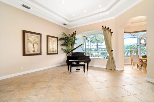 2046 Imperial Cir, Naples FL 34110-1089 exterior