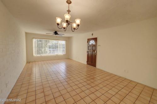 5015 Adams St, Tucson, AZ 85712-4007